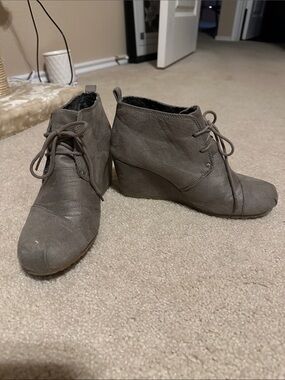 Women's Gray Lace-Up Wedge Ankle Boots